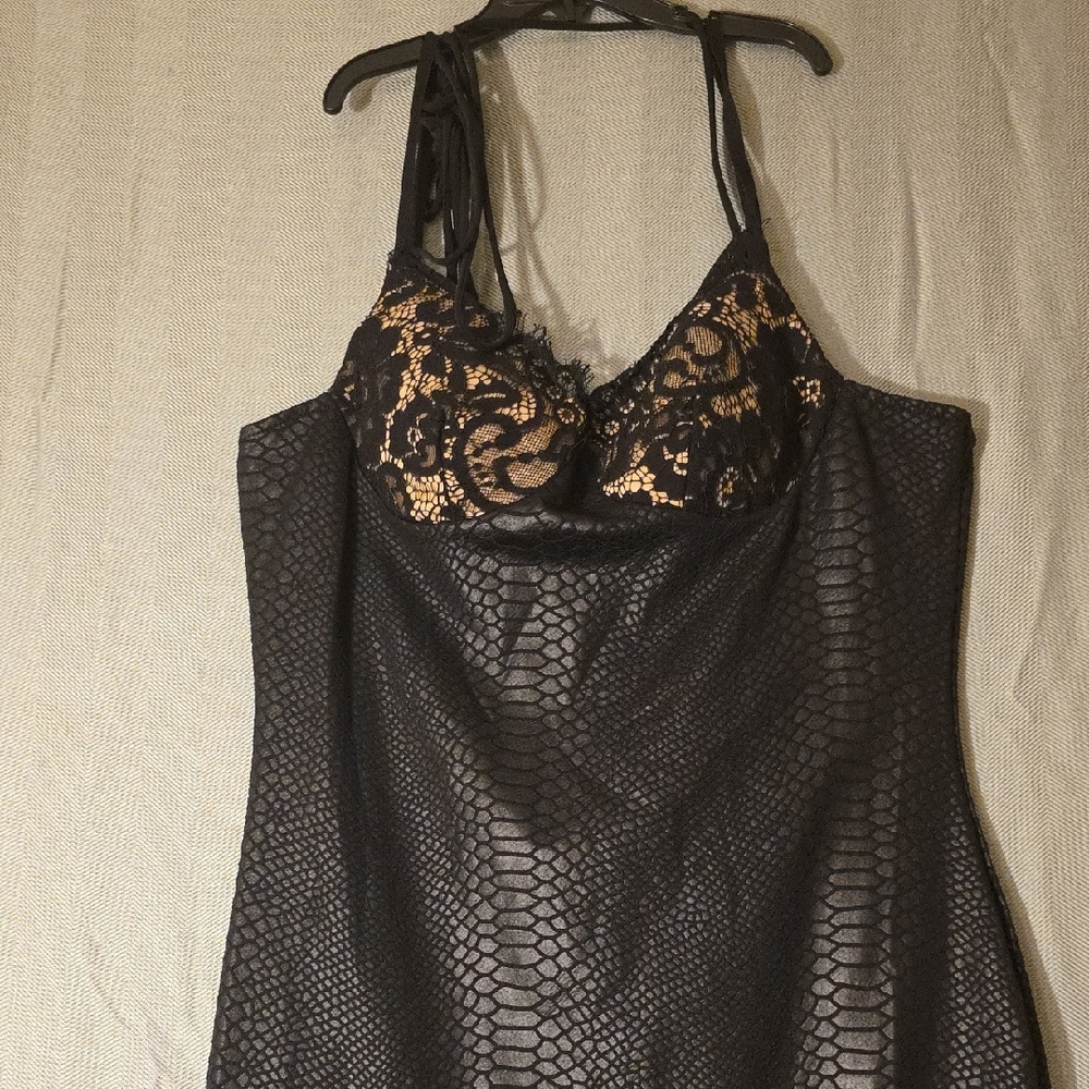Emprada Dress - Picture 2 of 7